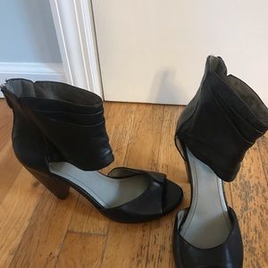 New Vince Camuto peep toe size 8